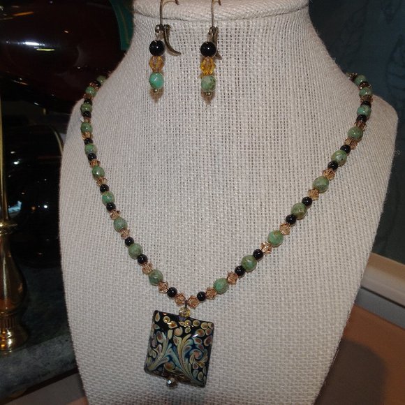 Handcrafted artisanal earring & necklace set with black square focal bead - Picture 3 of 6